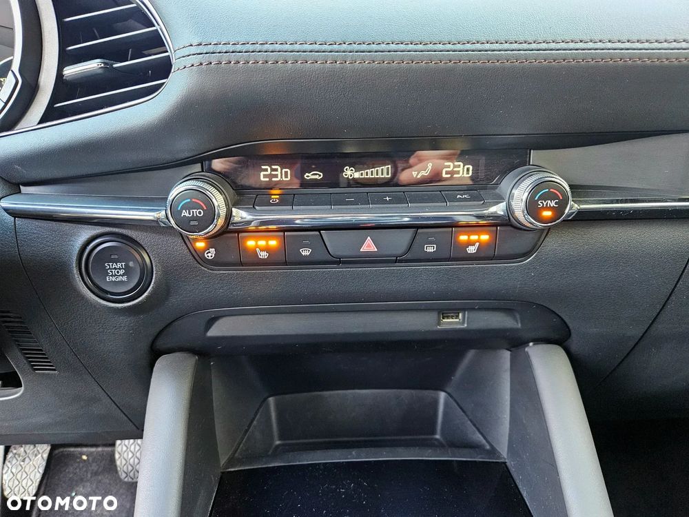 Mazda 3 e-SKYACTIV-G 122 M HYBRID HOMURA - 28