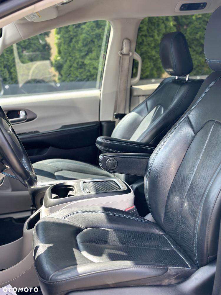 Chrysler Pacifica - 20