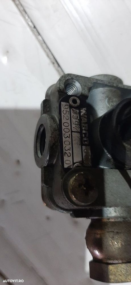 Robinet 2/4 cai Wabco 9520030320 - 2