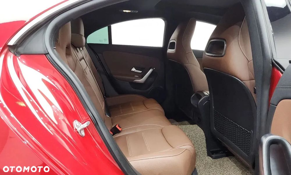 Mercedes-Benz CLA 250 4-Matic Progressive 7G-DCT - 26