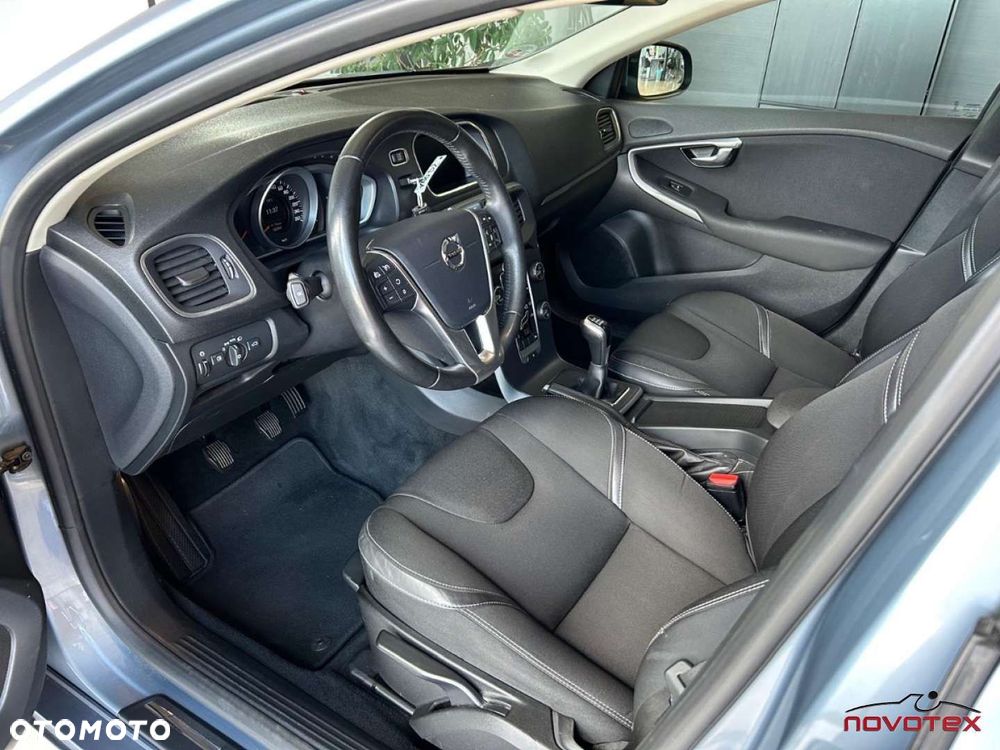 Volvo V40 D2 Drive-E Momentum - 9