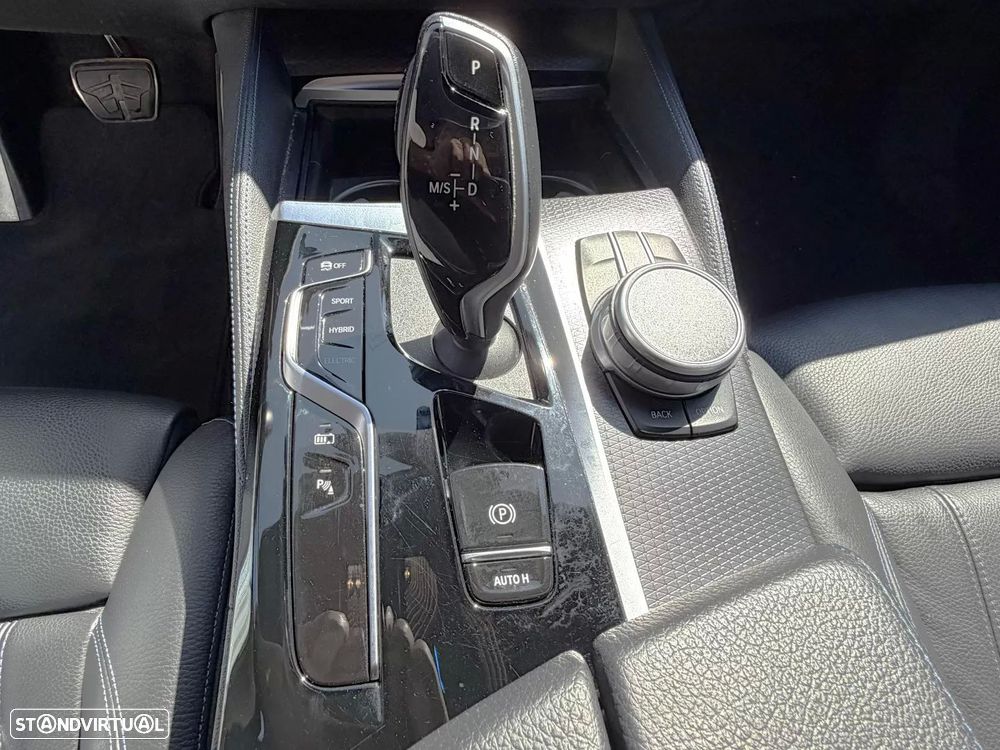 BMW 530 e Pack Desportivo M - 12