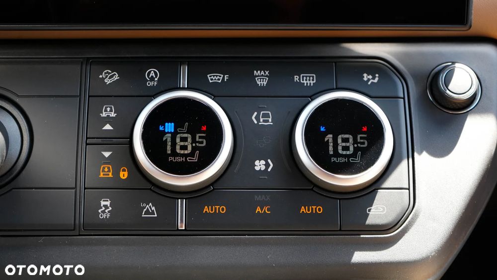 Land Rover Defender 3.0 D250 mHEV X-Dynamic HSE - 20