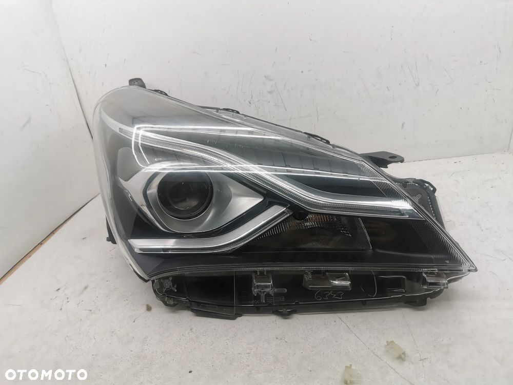Lampa prawa przednia Toyota Yaris 3 III zwykła + LED - 10