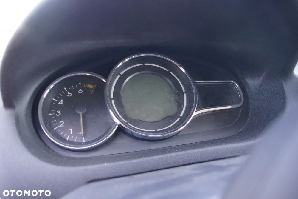 Auto na części - Renault Megane III 1.6 16V 110 KM K4M858 TL4030 TEB66 2011R Silnik Skrzynia Drzwi Błotnik Klapa Zderzak Lampa Lusterko Klamka Szyba Deska Kokpit Sterownik Moduł Czujnik Licznik Wyświetlacz Panel Kierownica - 10