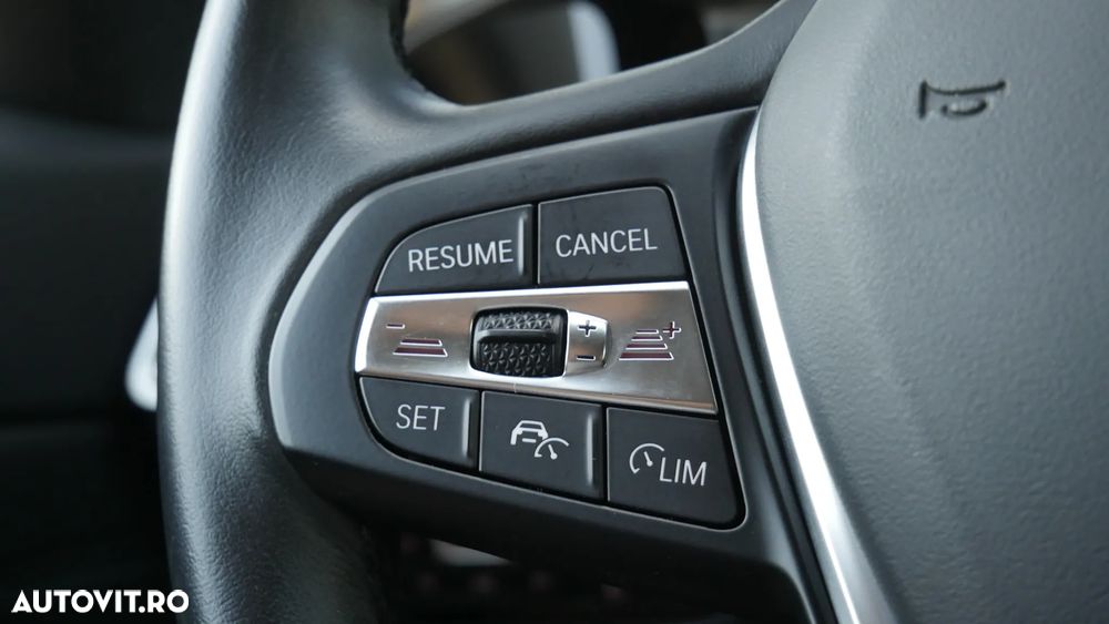 BMW Seria 3 330e Aut. Sport Line - 37