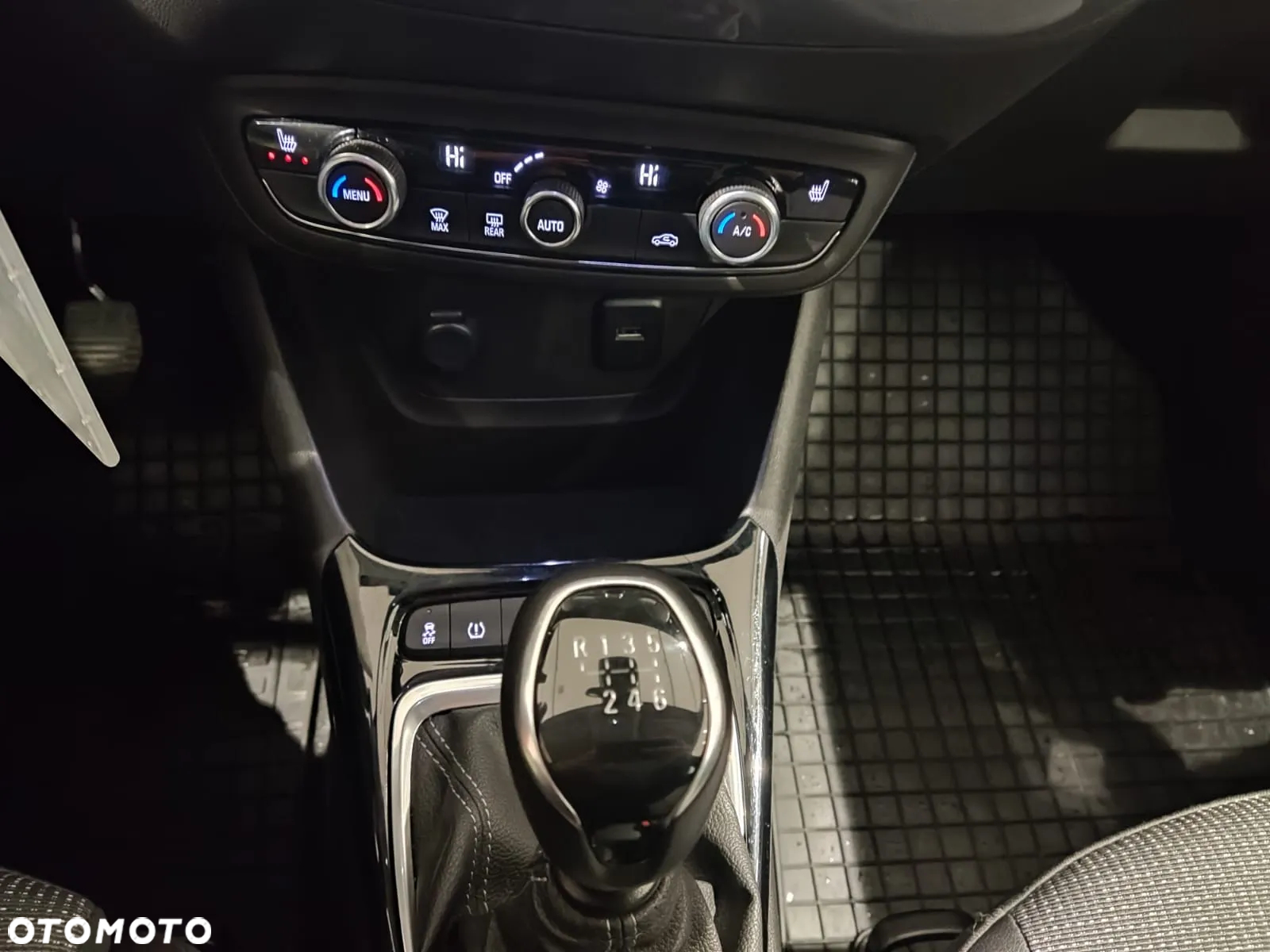 Opel Crossland X - 13