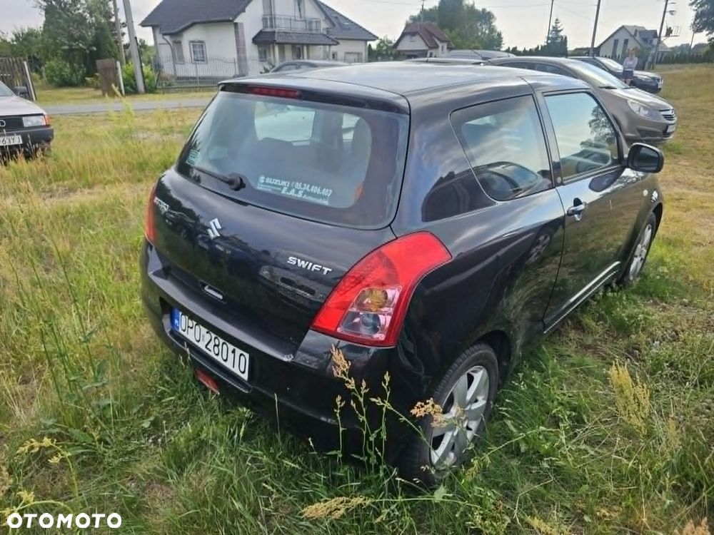 Suzuki Swift 1.3 Club - 4