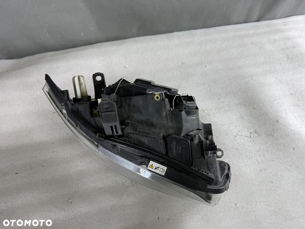 Reflektor Przód strona prawa BMW 1 E82 E88 7181282 Lift bi xenon - 2