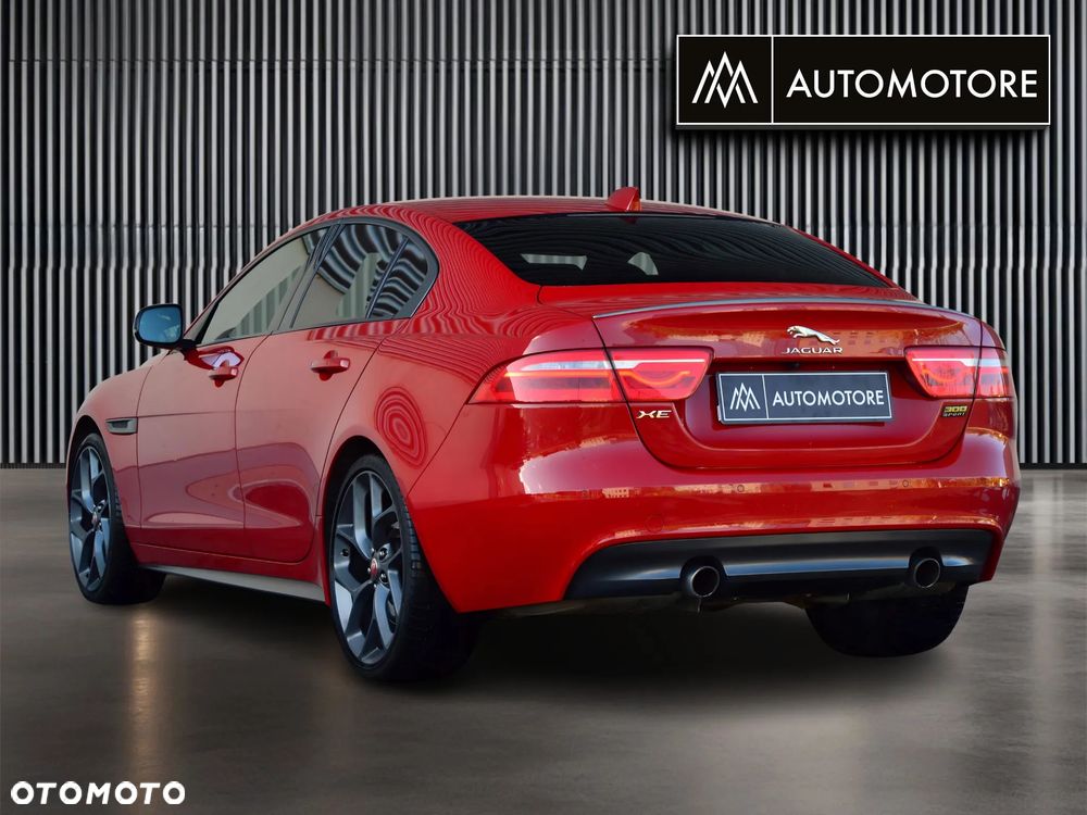Jaguar XE 2.0 T AWD 300 Sport - 8