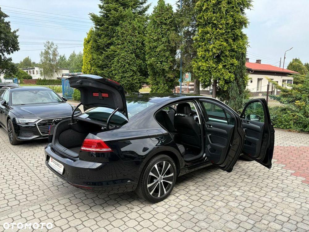 Volkswagen Passat - 32