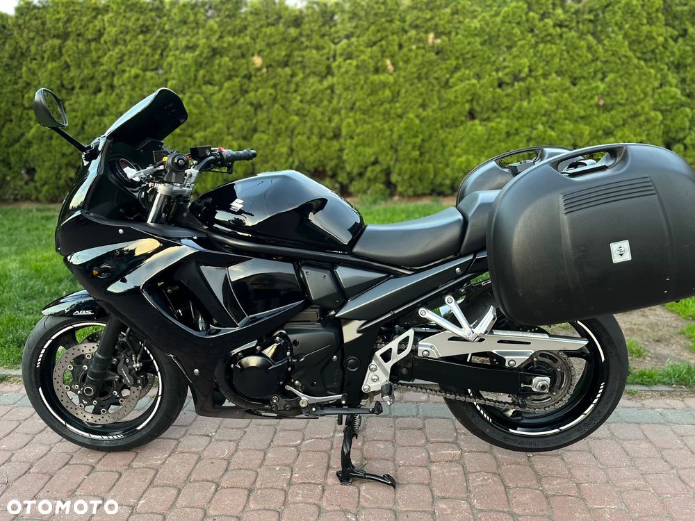 Suzuki GSX - 10