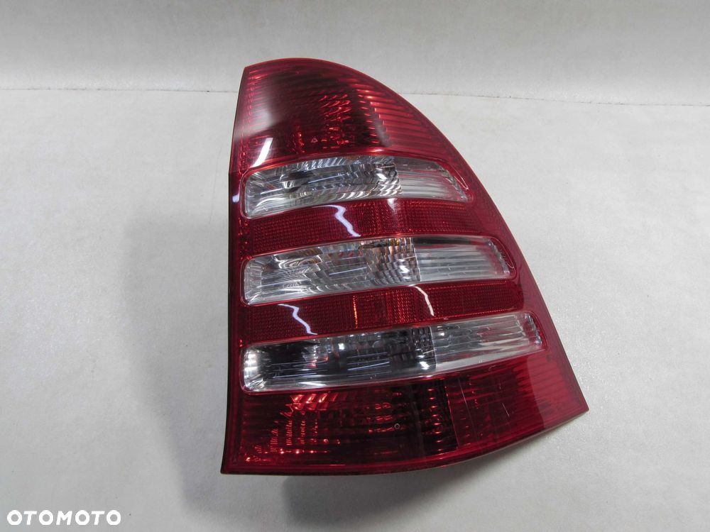 MERCEDES C KLASA W203 KOMBI LIFT LAMPA PRAWY TYL 2038202464 04-07 - 1