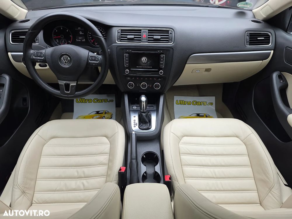 Volkswagen Jetta 2.0 TDI DSG Highline - 9