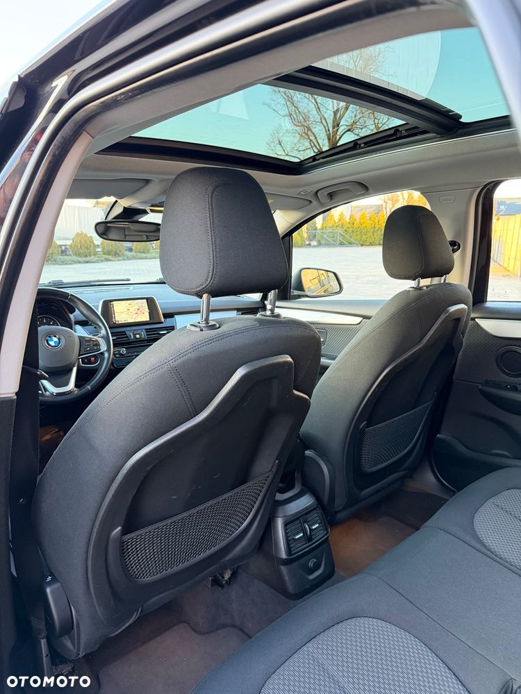 BMW Seria 2 218d - 25