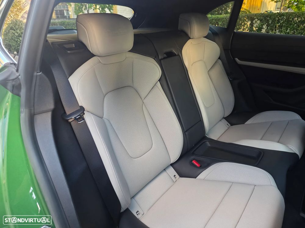 Porsche Taycan Sport Turismo Turbo - 12