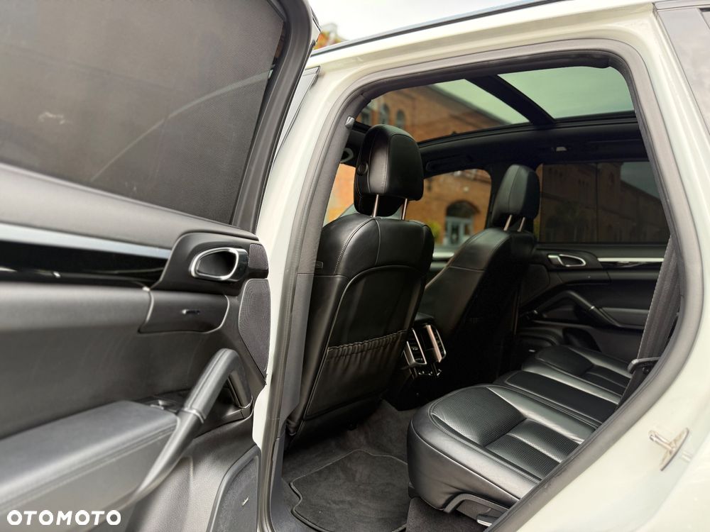 Porsche Cayenne - 26