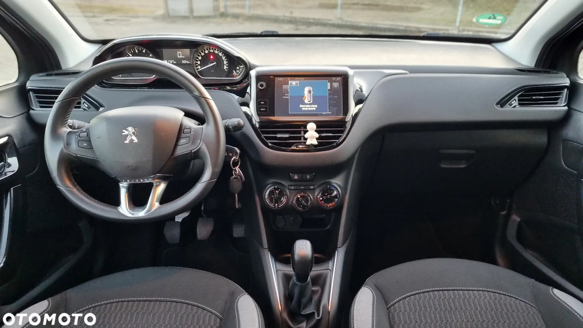 Peugeot 208 - 12