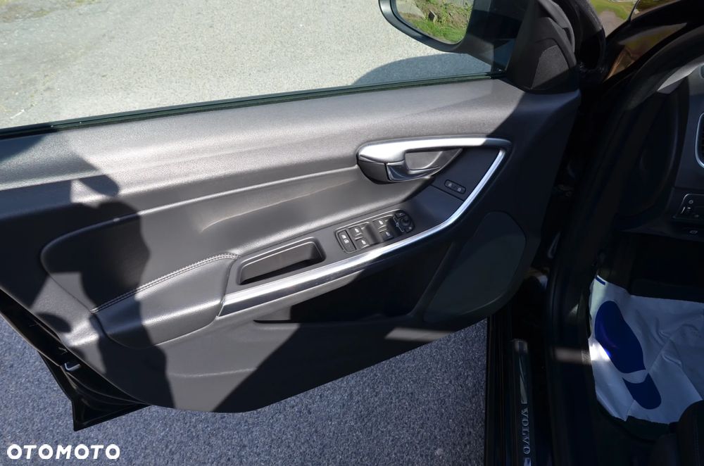 Volvo V60 D4 Geartronic Momentum - 24