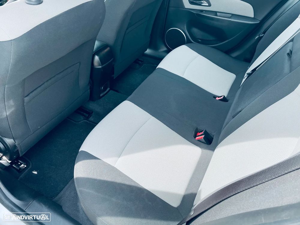 Chevrolet Cruze 1.6 LS - 16