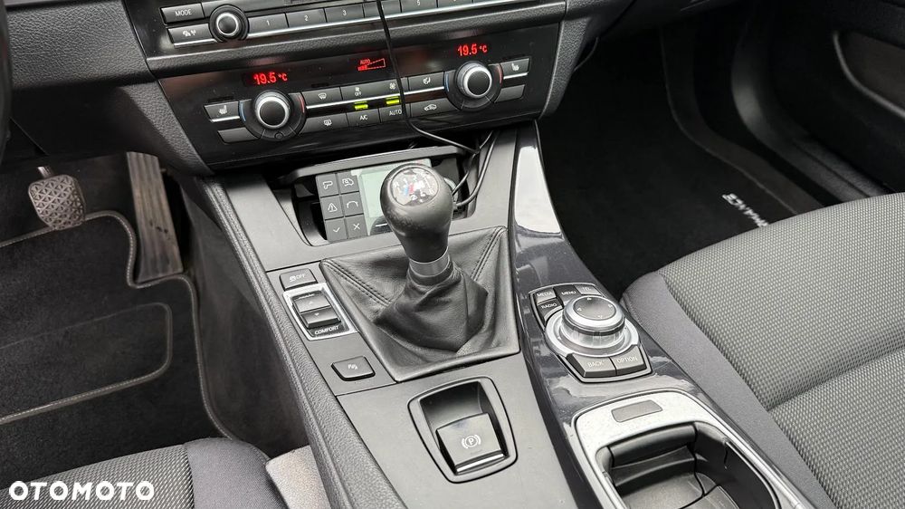 BMW Seria 5 520d Touring - 10