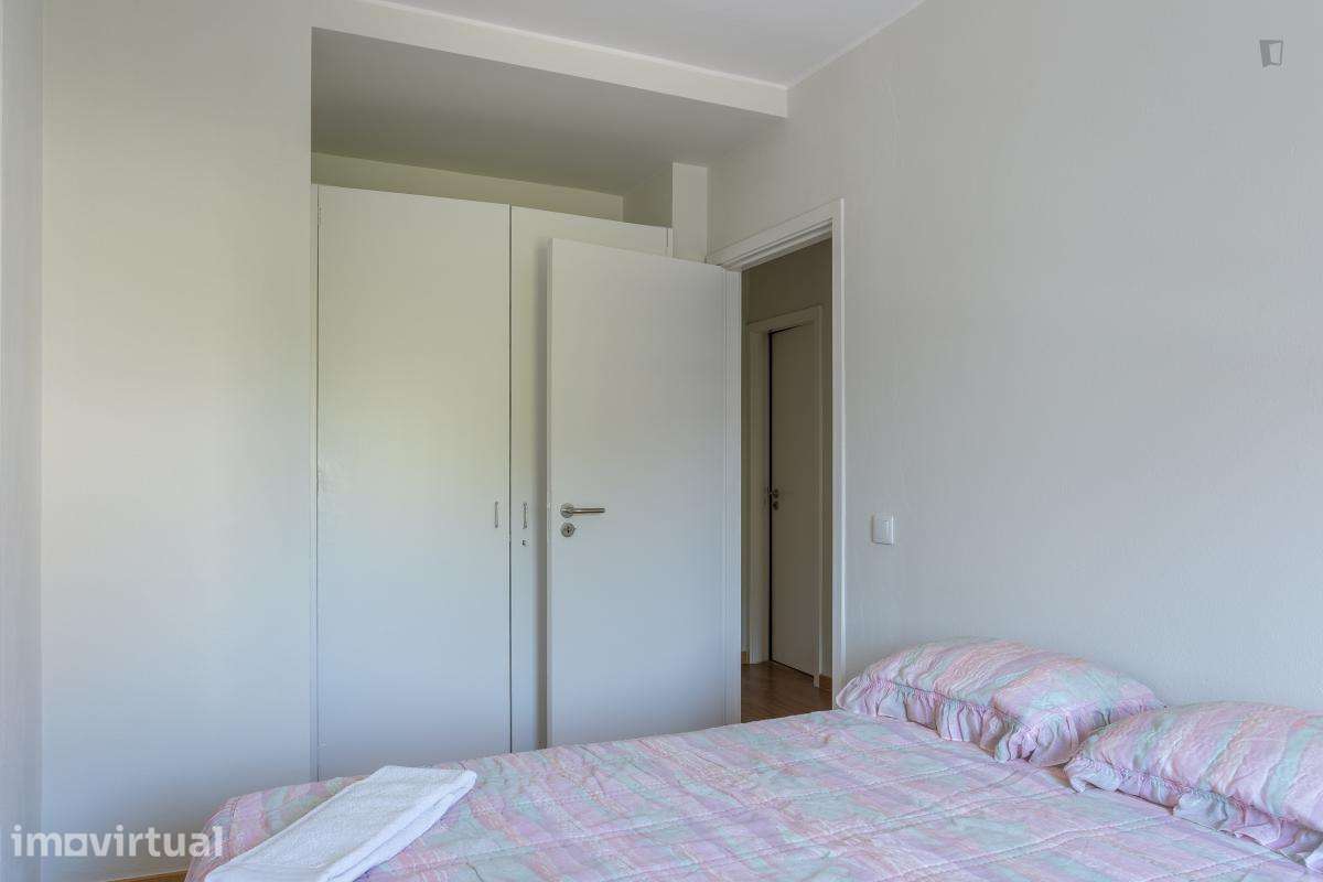 Quarto - localizado em Paranhos Porto - Grande imagem: 3/17