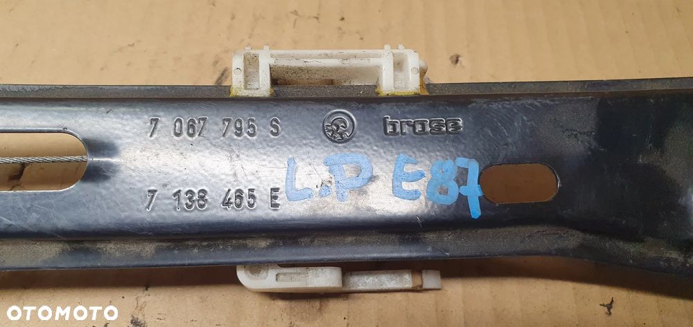 Mechanizm podnośnik szyby lewy przód BMW 1 E87 7067795S 7138465E - 5