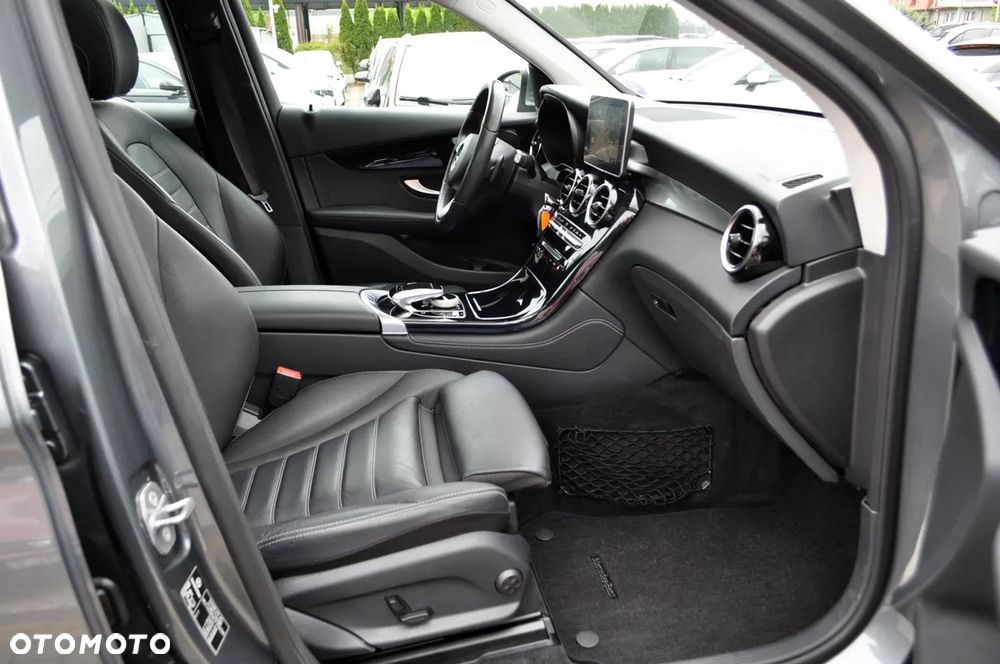 Mercedes-Benz GLC 350 e 4Matic 7G-TRONIC AMG Line - 22
