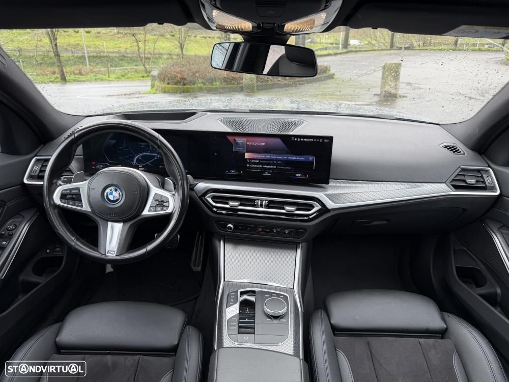 BMW 330 e Pack 50 anos M Auto - 29