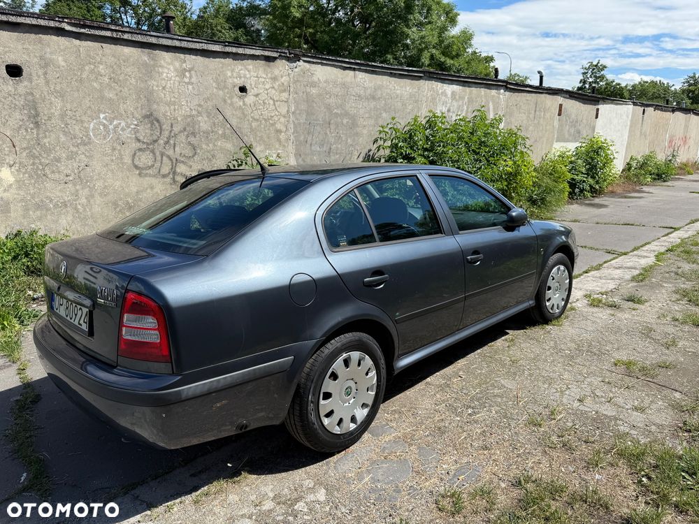 Skoda Octavia 1.6 Tour - 6
