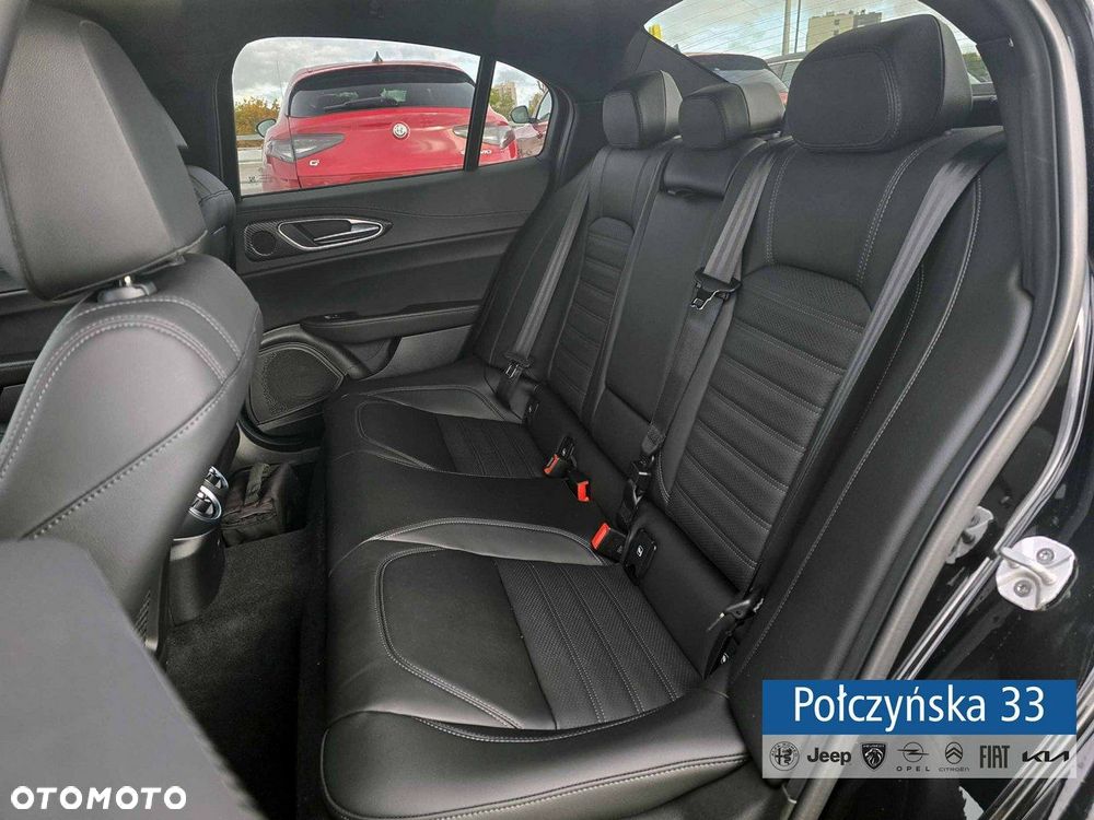 Alfa Romeo Giulia - 10