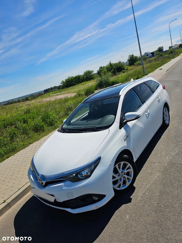 Toyota Auris Hybrid 135 Dynamic - 2