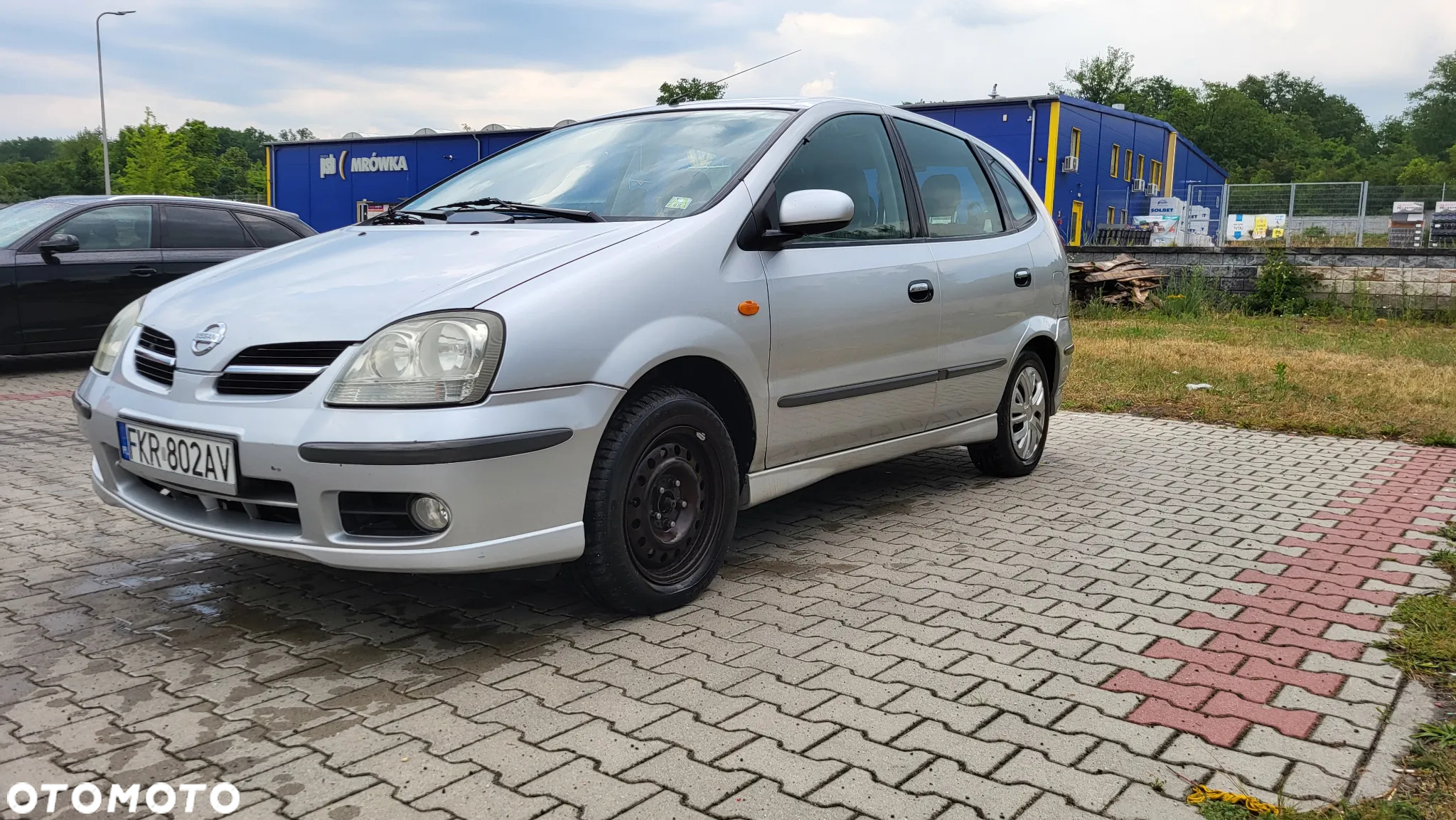 Nissan Almera Tino - 2