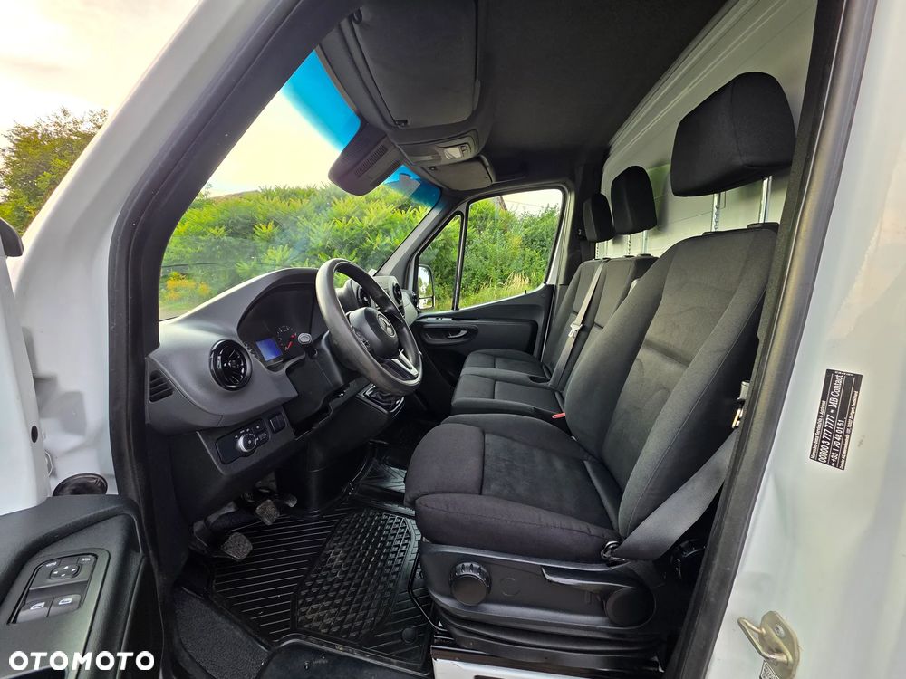 Mercedes-Benz Sprinter - 21