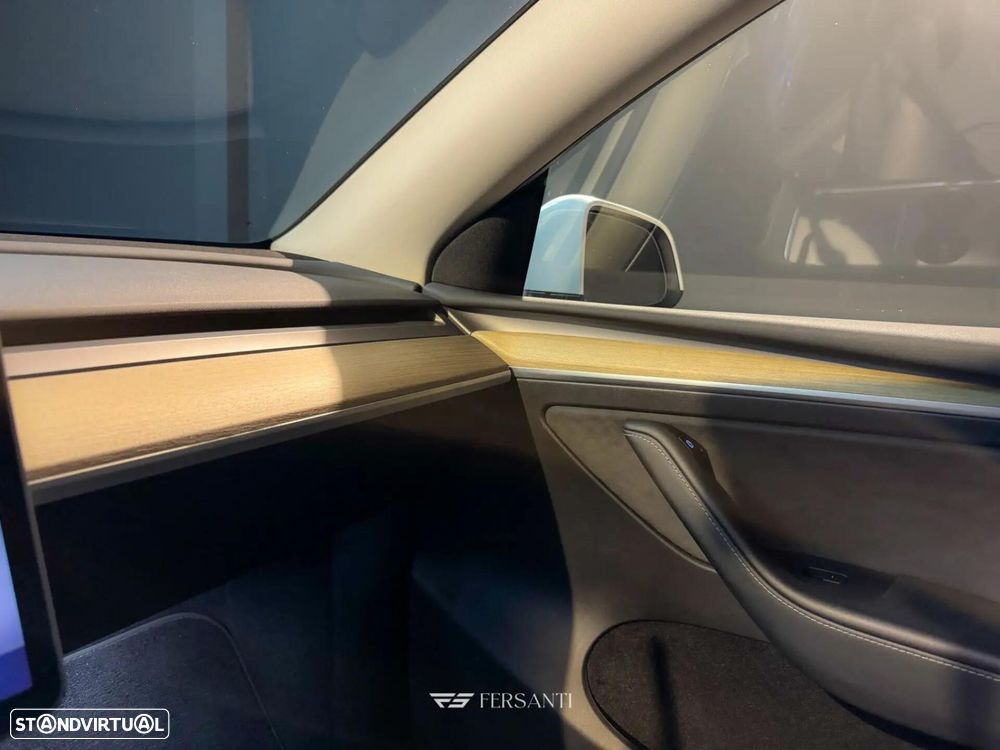 Tesla Model Y Long Range Dual Motor AWD - 10
