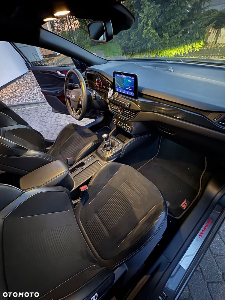 Ford Focus 2.3 EcoBoost ST - 17