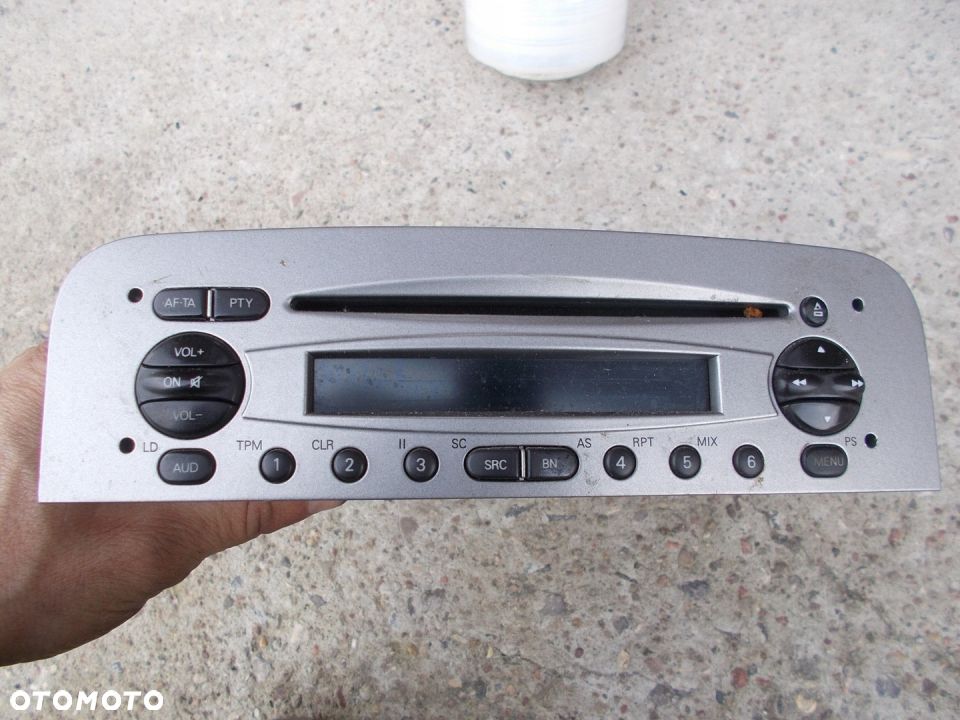 ALFA ROMEO 147 RADIOODTWARZACZ CD - 1
