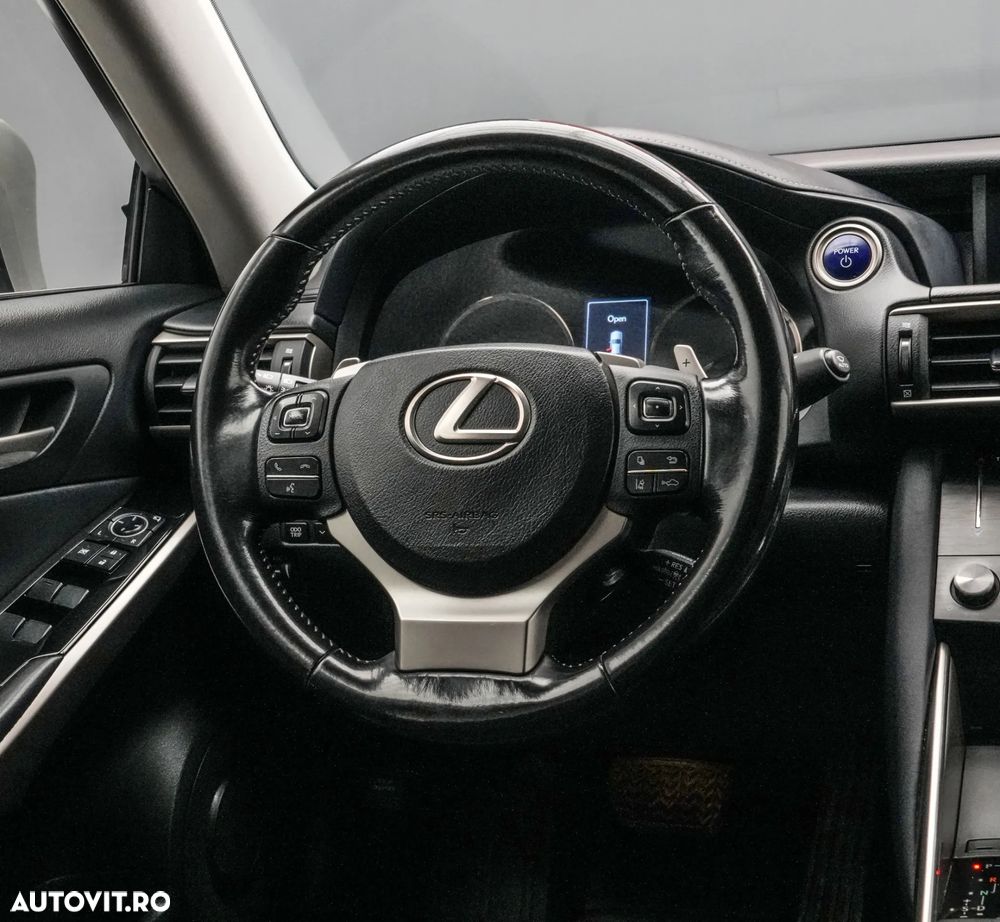 Lexus Seria IS 300h Executive - 17