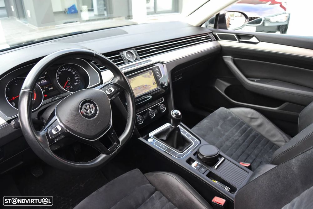 VW Passat Variant 2.0 TDI Highline - 16