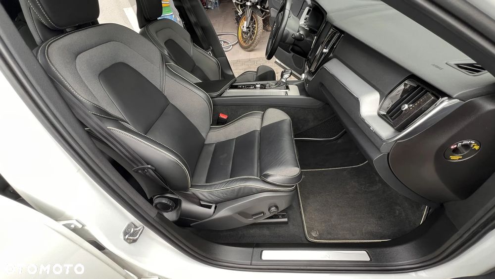 Volvo XC 60 T4 R-Design - 16