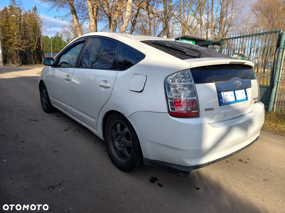 Toyota Prius 1.5 VVT-i Prestige - 4
