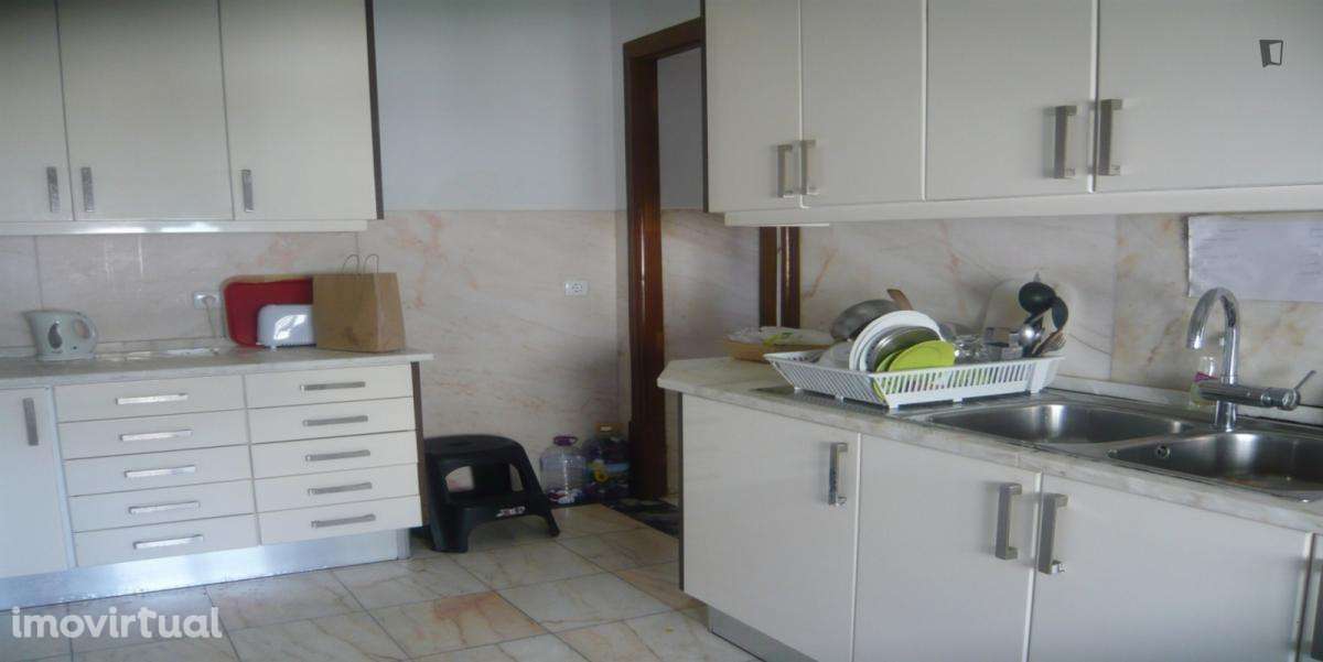 Quarto - localizado em Cidral Coimbra - Grande imagem: 5/12