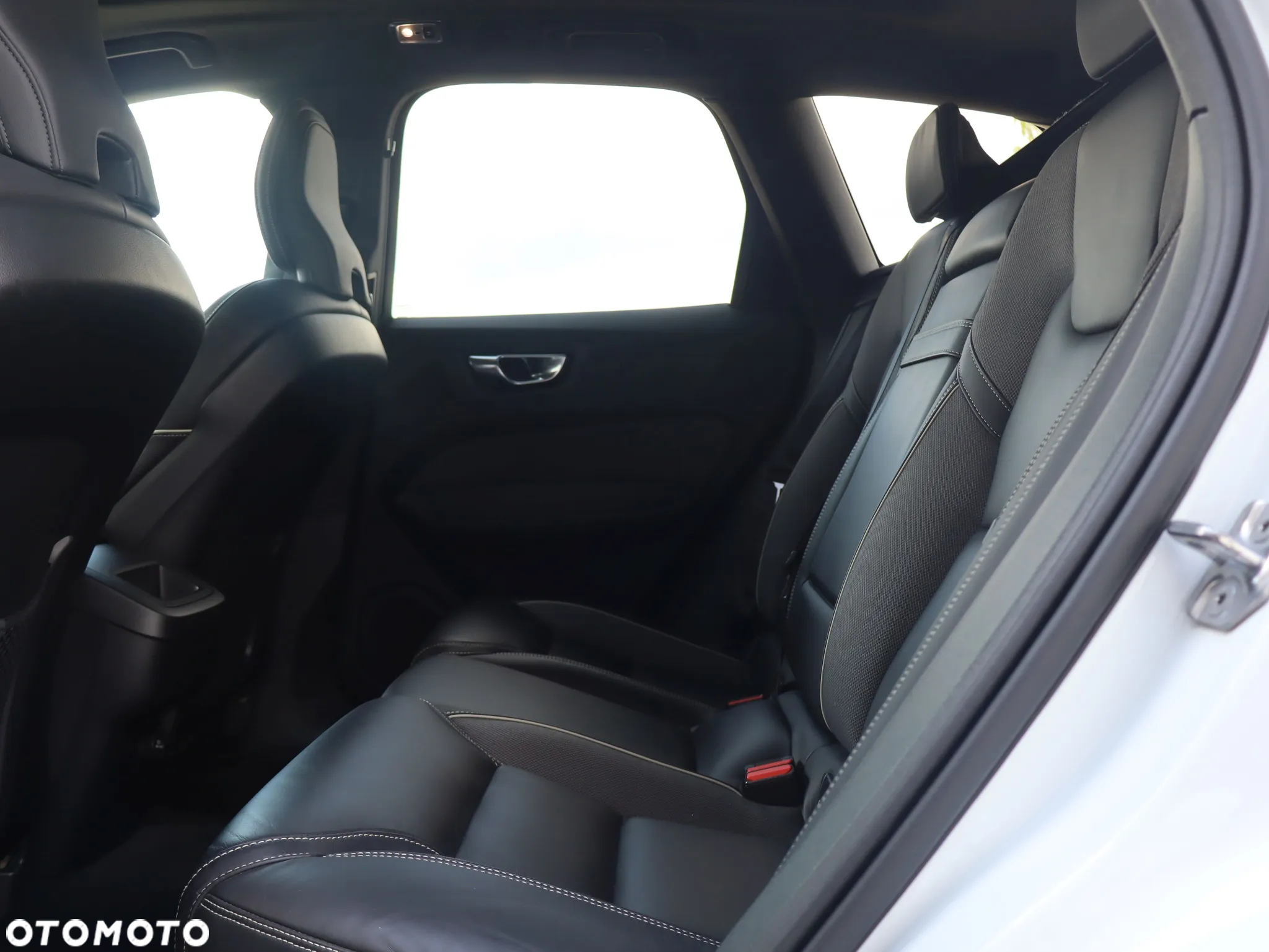 Volvo XC 60 T5 AWD R-Design - 16