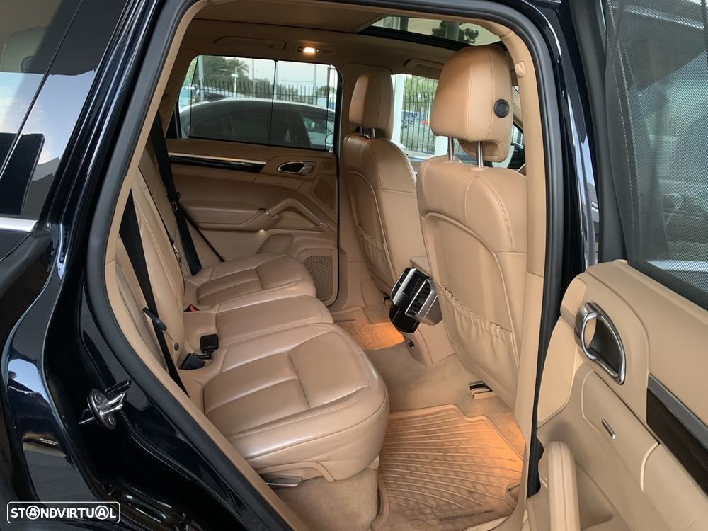 Porsche Cayenne Platinum Edition - 10