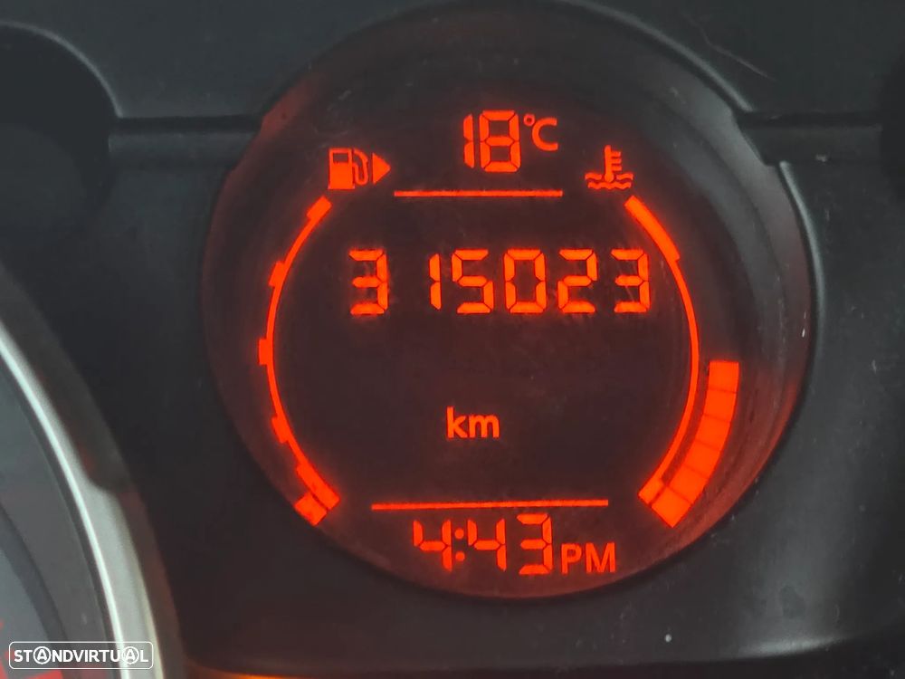 Nissan Qashqai +2 - 27