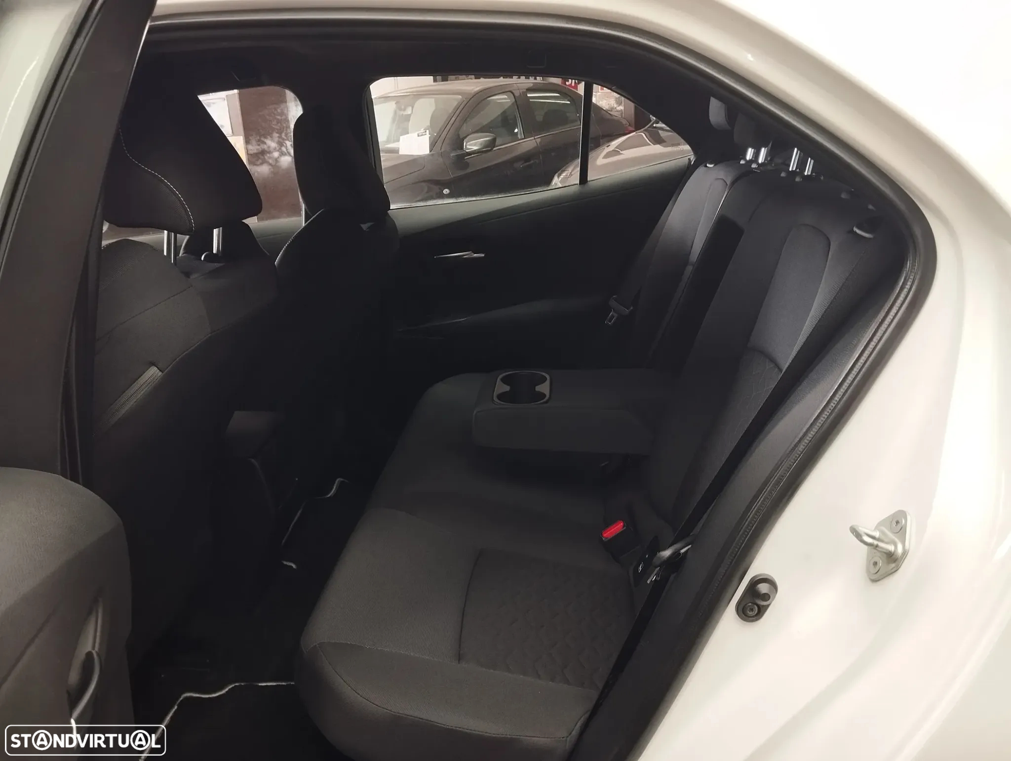 Toyota Corolla 1.8 Hybrid Comfort - 13