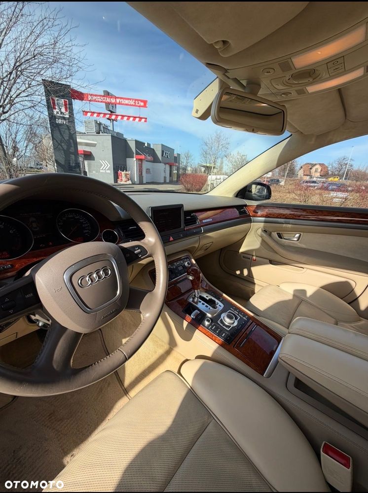 Audi A8 - 4