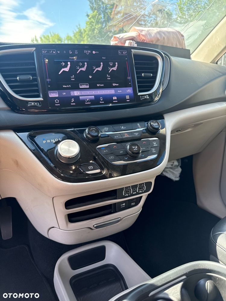 Chrysler Pacifica - 39