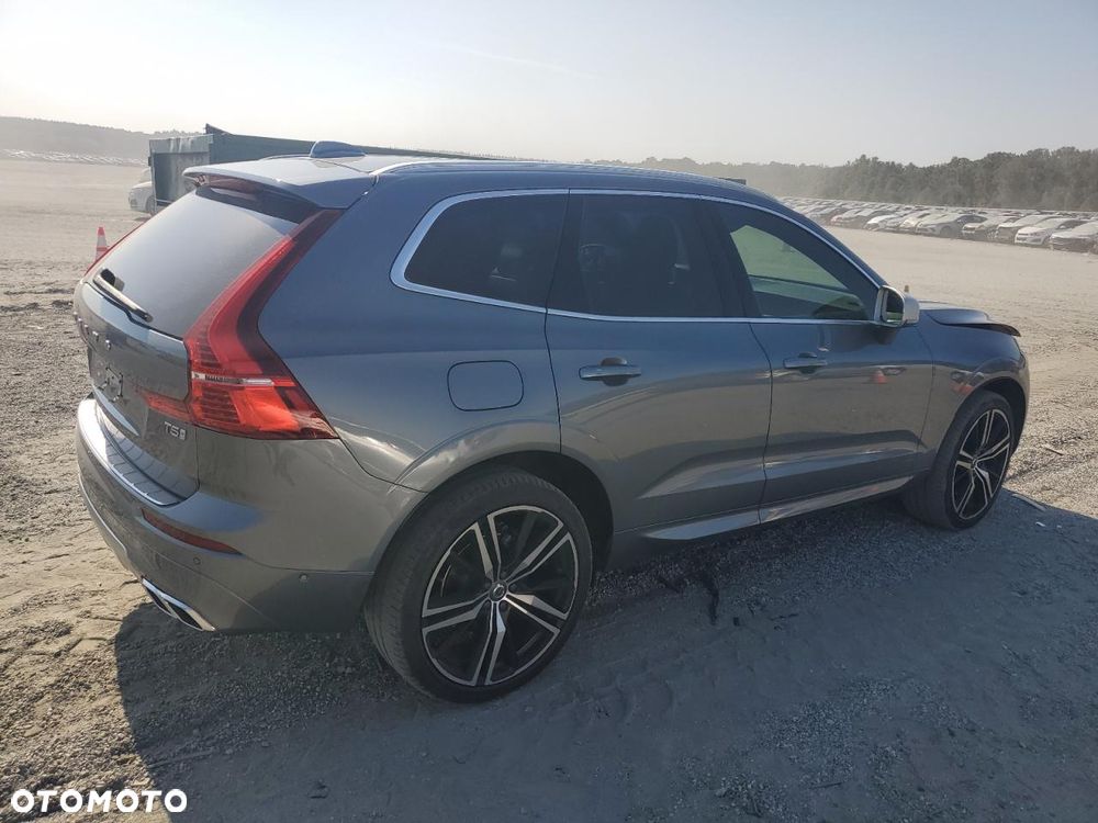 Volvo XC 60 T5 AWD R-Design - 3
