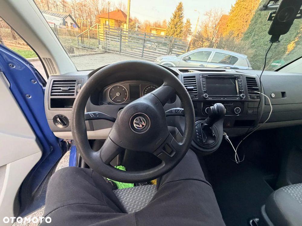 Volkswagen Caravelle - 10